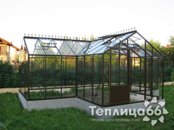 Теплица botanik T с большим тамбуром под стекло (24 м²) готовый комплект